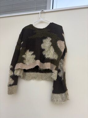 Cropped Fuzzy Camouflage Crewneck Sweater - Olive & Beige